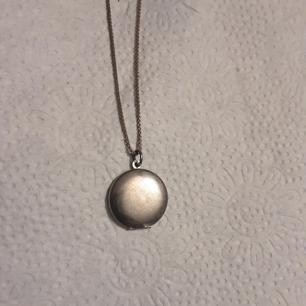 Picture Lock-It Necklace - Picture 3 of 4
